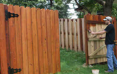 horizontal shadow box fence