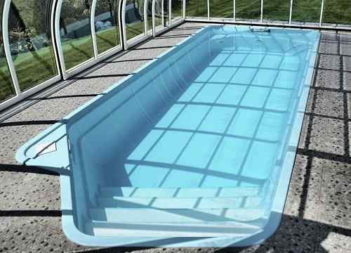 Fiberglass swimming pool