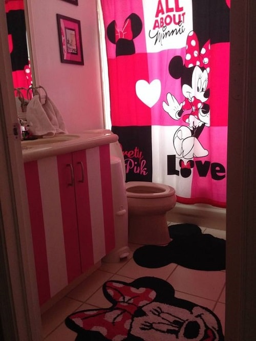 Minnie Mouse Bathroom Set, Pink Minnie Mouse Shower Curtain Set Up