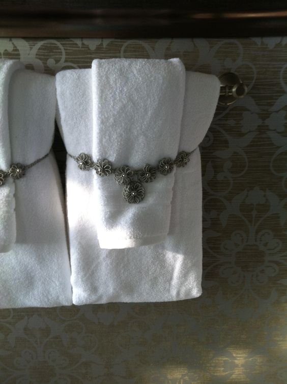 decorative towels for bathroom ideas 17-min