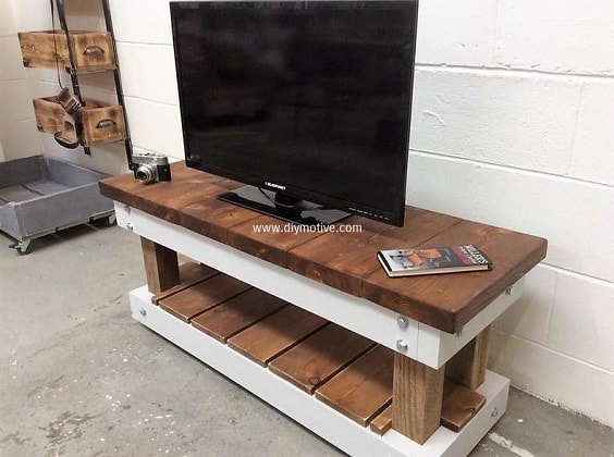 diy wood pallet tv console 18-min