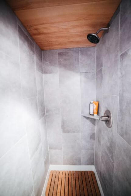 Tiny Bathrooms With Showers Ideas 21