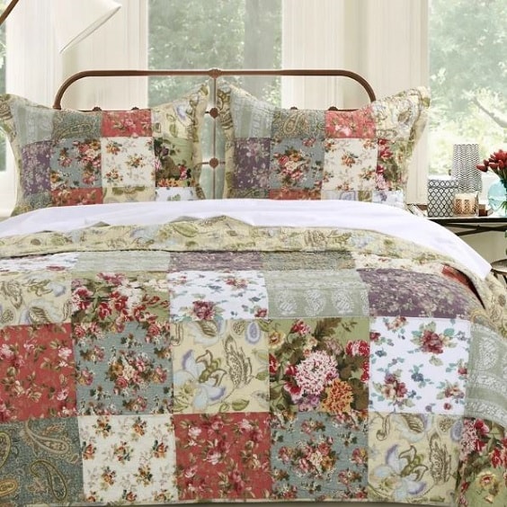 Tons of Amazing Shabby Chic Bedding Product and Bedroom Decor Ideas