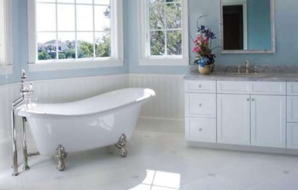 transitional bathroom feature
