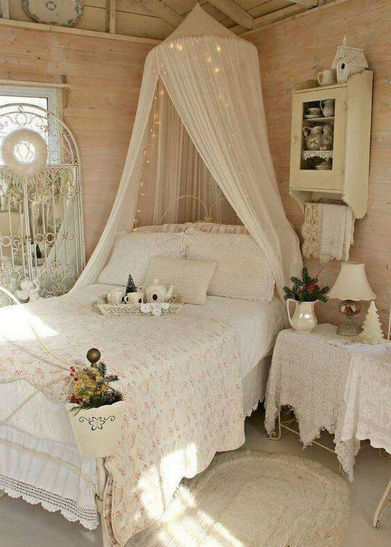 Shabby Chic Bedroom: Cozy Warm Nuance