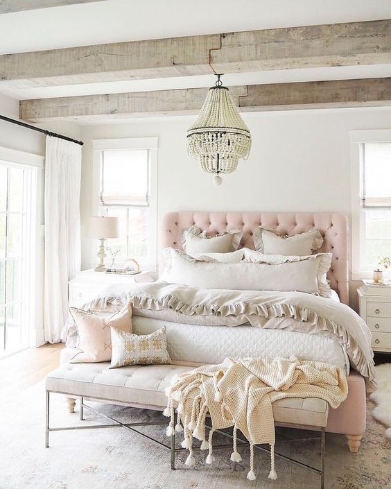 Shabby Chic Bedroom: Pretty Rustic Decor