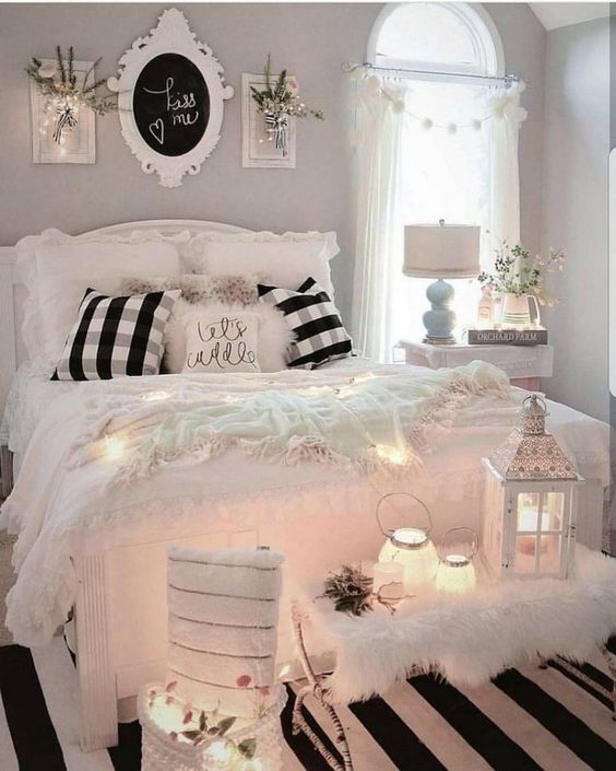 Shabby Chic Bedroom: Stylish Monochrome Decor