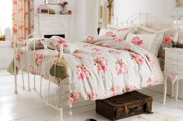 shabby chic bedroom feature