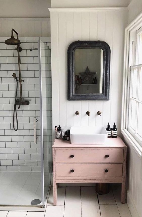 Pink Bathroom Ideas: Pretty Shabby Chic Decor