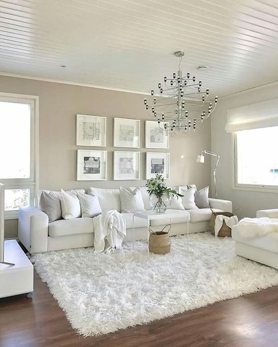 Bright Living Room: Warm Neutral Decor