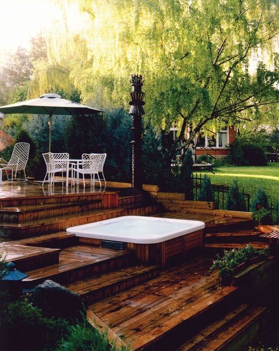 Hot Hub Garden: Beautiful Spacious Deck