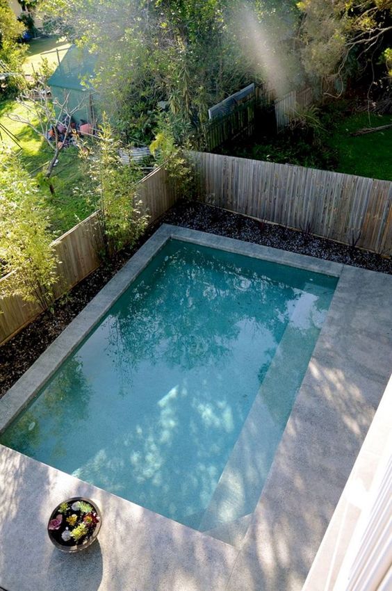 Simple Swimming Pool: Minimalist Small Design