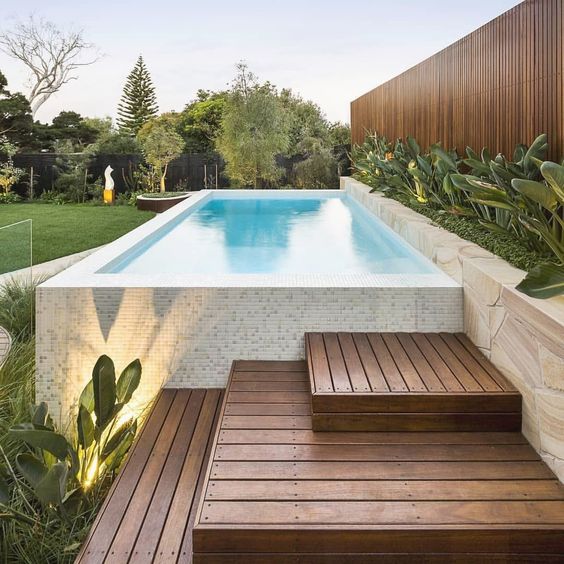 Swimming Pool Decorations: Elegant Wood Step