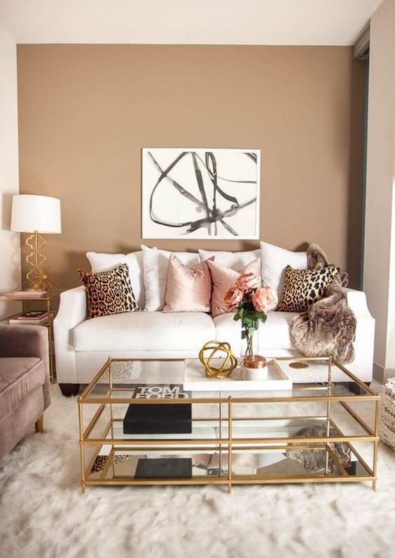 Warm Living Room: Stylish Glamour Decor