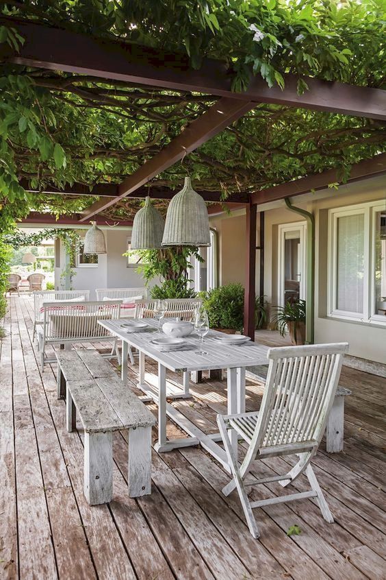 Backyard Dining Ideas: Rustic All-White Design