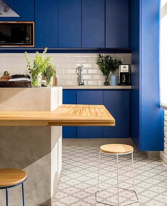 Blue Kitchen Ideas: Sleek Bright Navy