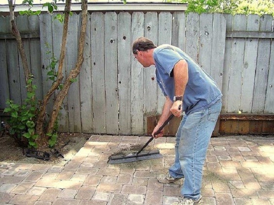 How to Clean Patio Pavers 8
