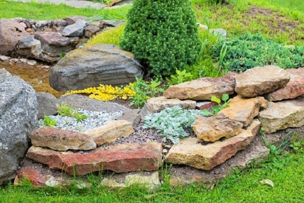 How to Make a Rockery Garden feature