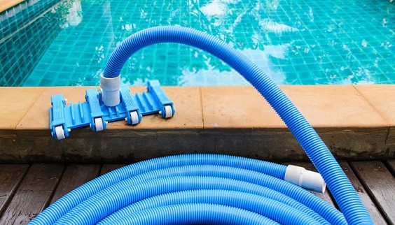 How to Vacuum an Above Ground Pool 1