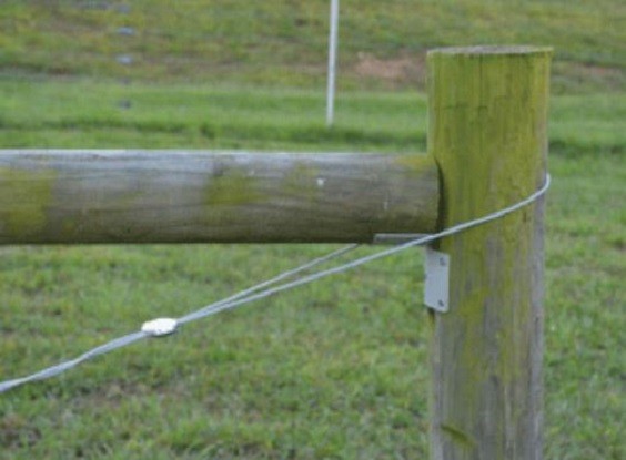 How to Build a Wire Fence 5
