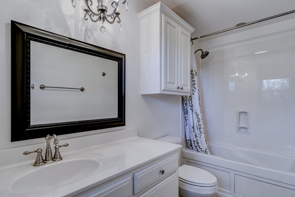 How to Organize Bathroom Cabinets Like a Pro 2