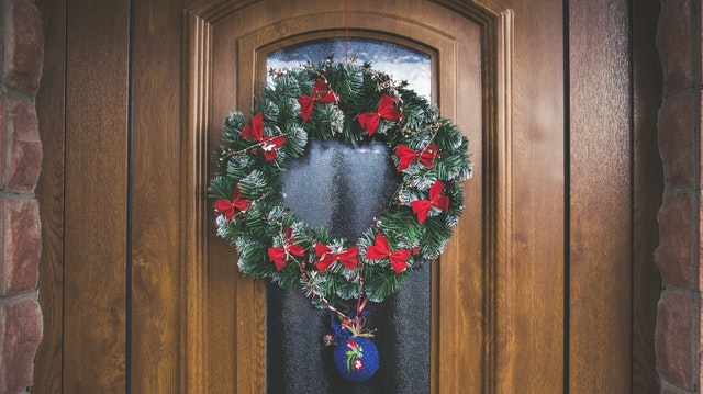Christmas Door Decoration Idea