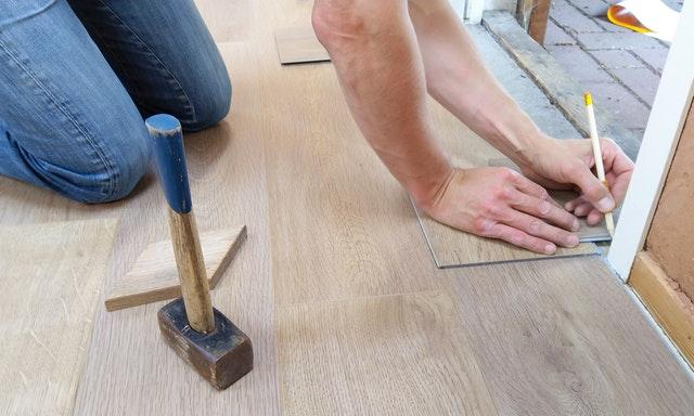 Pros & Cons in Hiring Contractors for Flooring Installations