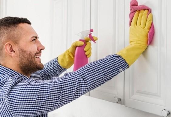 How to Clean a Kitchen Cabinet