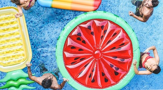 How to Choose Pool Floats 1