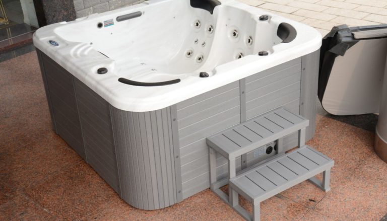 How to Maintain a Hot Tub