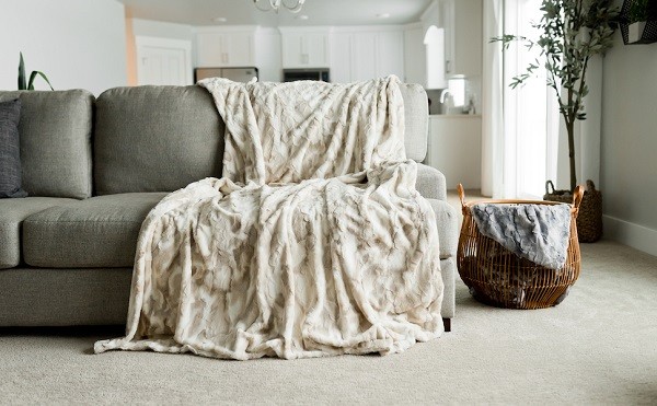4 Steps on How to Choose Throw Blanket | Home Decorating Tips