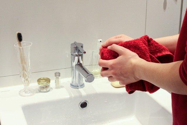 How to Deep-Clean Your Bathroom