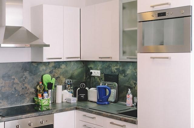 how to organize small kitchens