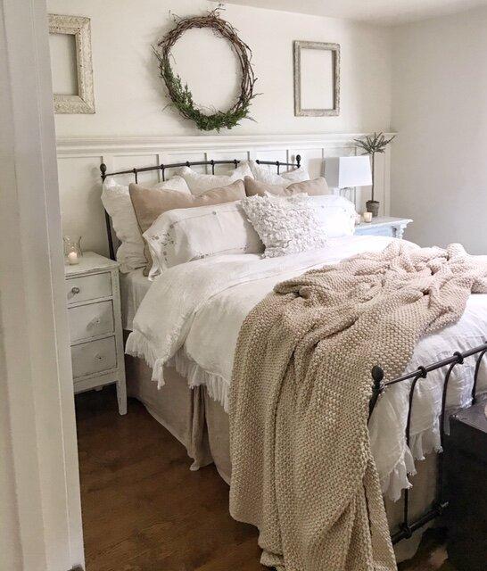 Small Bedroom Decorating 5